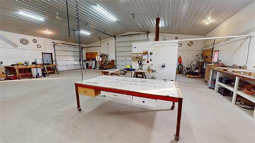 130049 29 Avenue N, Hartney, MB - Indoor Photo Showing Garage