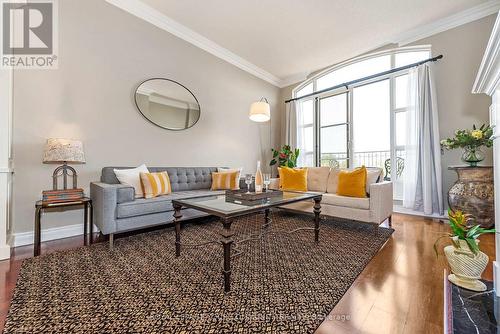 606 - 3085 Bloor Street W, Toronto, ON - Indoor Photo Showing Living Room