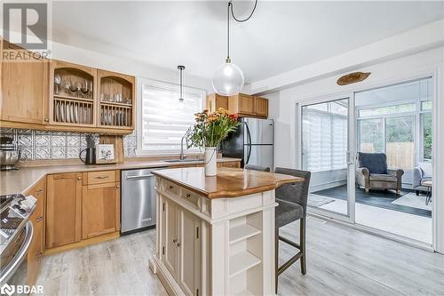 42 Dayfoot Drive, Georgetown, ON - Indoor Photo Showing Kitchen