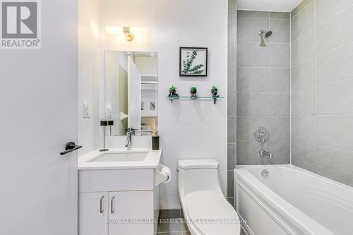 2310 - 426 University Avenue, Toronto, ON - Indoor Photo Showing Bathroom