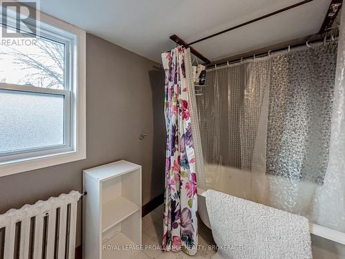 102 Livingston Avenue, Kingston (Central City East), ON - Indoor