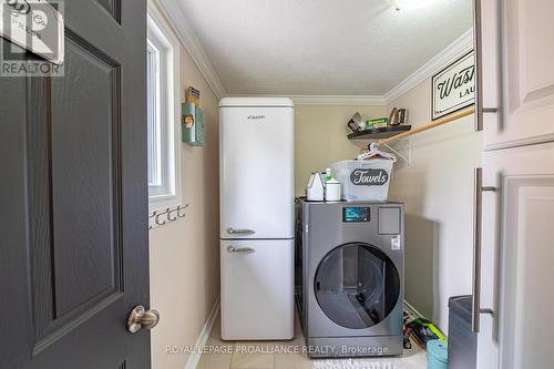 348 Fife Avenue, Smith-Ennismore-Lakefield, ON - Indoor Photo Showing Laundry Room