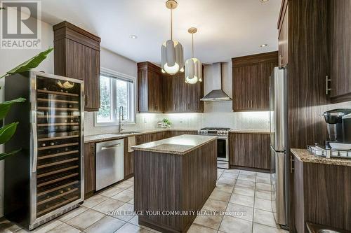 15 Lady Bianca Court, Vaughan, ON - Indoor Photo Showing Kitchen With Stainless Steel Kitchen With Upgraded Kitchen