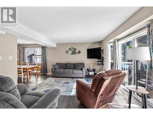 233 Brooke Drive Unit# 3, Chase, BC - Indoor Photo Showing Living Room