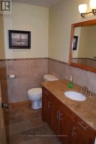 8-2 - 532 10Th Concession Road, Westport, ON - Indoor Photo Showing Bathroom