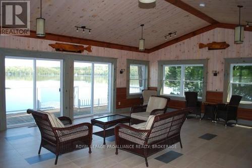 8-2 - 532 10Th Concession Road, Westport, ON - Indoor Photo Showing Living Room