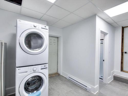 Salle de lavage - 5347 Av. Du Parc, Montréal (Le Plateau-Mont-Royal), QC - Indoor Photo Showing Laundry Room