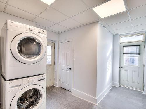 Salle de lavage - 5351 Av. Du Parc, Montréal (Le Plateau-Mont-Royal), QC - Indoor Photo Showing Laundry Room