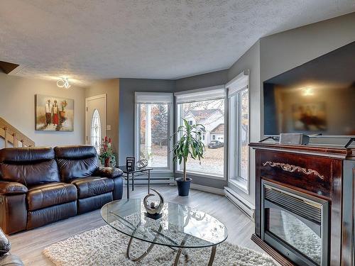 Salon - 1100 Rue Paul-Desruisseaux, Sherbrooke (Les Nations), QC - Indoor Photo Showing Living Room With Fireplace