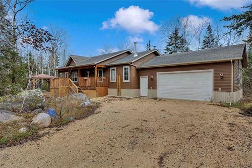 11 Eastshore Dr, Victoria Beach, MB 