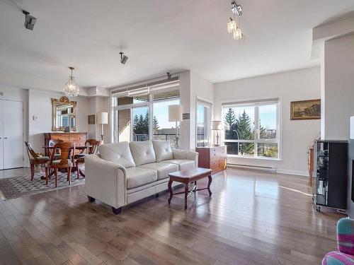 Salon - 301-2875 Av. Du Cosmodôme, Laval (Chomedey), QC - Indoor Photo Showing Living Room