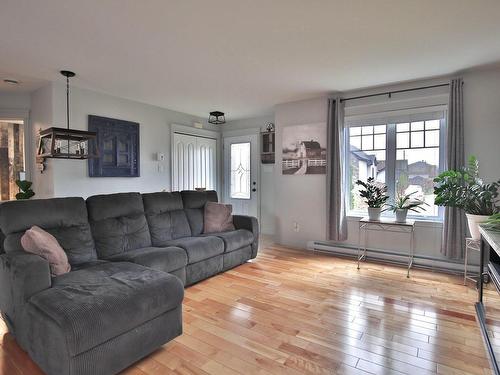 Living room - 626 Rue St-Dominique, Saint-Dominique, QC - Indoor Photo Showing Living Room