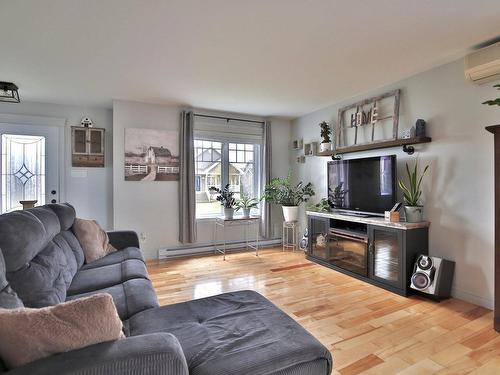 Living room - 626 Rue St-Dominique, Saint-Dominique, QC - Indoor Photo Showing Living Room