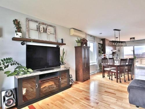 Living room - 626 Rue St-Dominique, Saint-Dominique, QC - Indoor Photo Showing Other Room