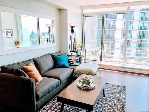 1003-708 Burdett Ave, Victoria, BC - Indoor Photo Showing Living Room