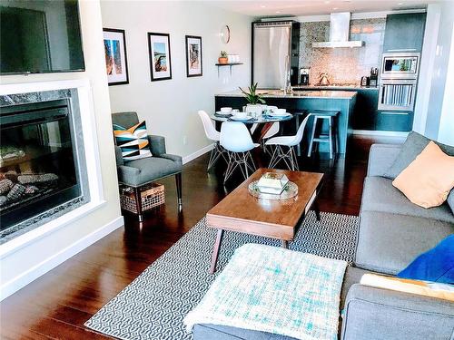 1003-708 Burdett Ave, Victoria, BC - Indoor Photo Showing Living Room With Fireplace