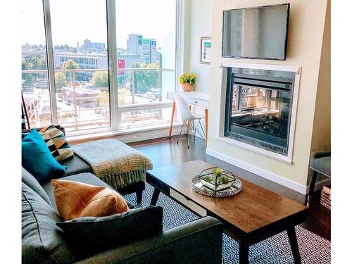 1003-708 Burdett Ave, Victoria, BC - Indoor Photo Showing Living Room With Fireplace