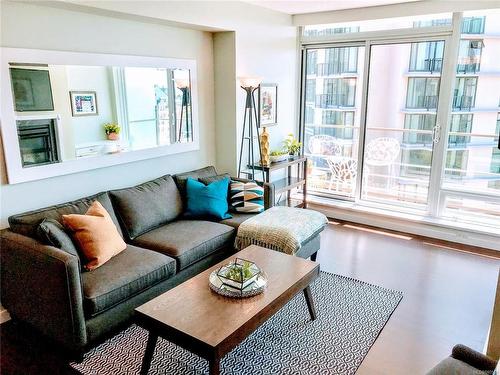 1003-708 Burdett Ave, Victoria, BC - Indoor Photo Showing Living Room