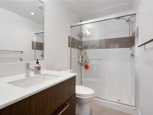 302-286 Wilfert Rd, View Royal, BC - Indoor Photo Showing Bathroom