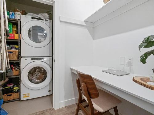 302-286 Wilfert Rd, View Royal, BC - Indoor Photo Showing Laundry Room