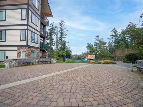 302-286 Wilfert Rd, View Royal, BC - Outdoor