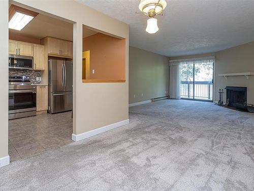 209-79 Gorge Rd West, Saanich, BC - Indoor Photo Showing Kitchen