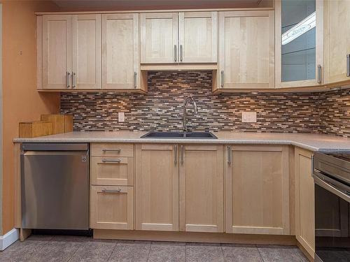 209-79 Gorge Rd West, Saanich, BC - Indoor Photo Showing Kitchen With Double Sink With Upgraded Kitchen