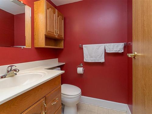 209-79 Gorge Rd West, Saanich, BC - Indoor Photo Showing Bathroom