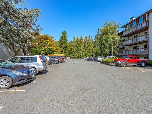 209-79 Gorge Rd West, Saanich, BC - Outdoor