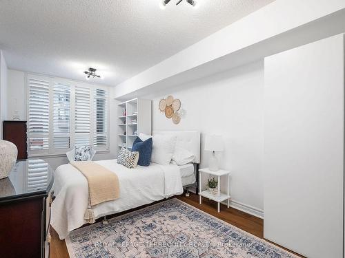 216-225 Wellesley St E, Toronto, ON - Indoor Photo Showing Bedroom