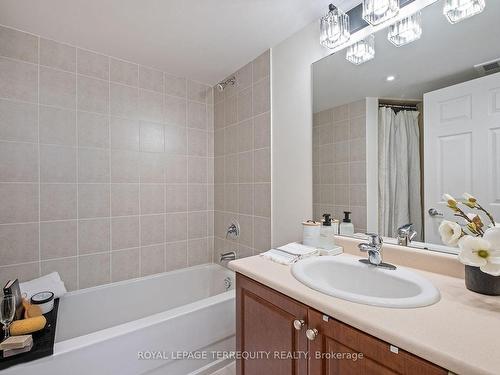 216-225 Wellesley St E, Toronto, ON - Indoor Photo Showing Bathroom