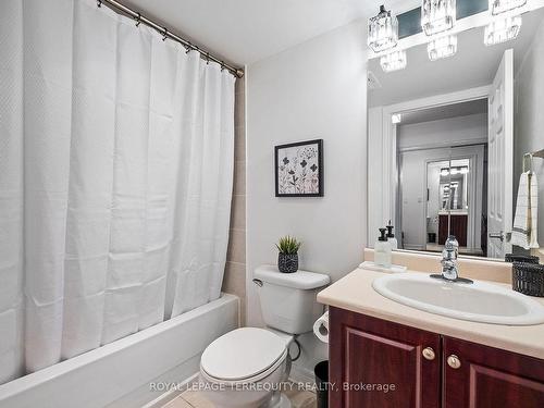 216-225 Wellesley St E, Toronto, ON - Indoor Photo Showing Bathroom