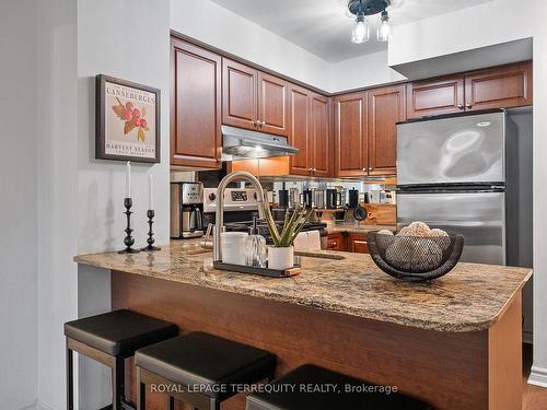 216-225 Wellesley St E, Toronto, ON - Indoor Photo Showing Kitchen