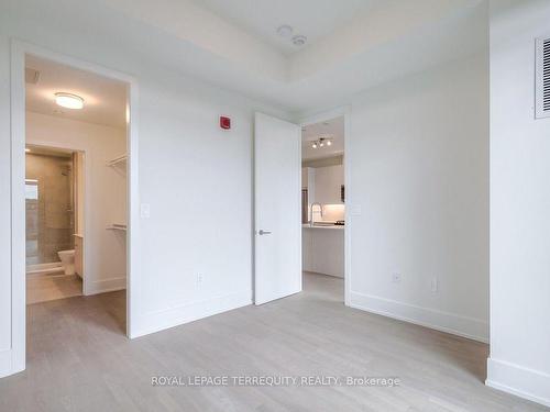 505-495 Logan Ave, Toronto, ON - Indoor Photo Showing Other Room