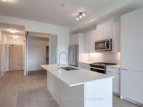 505-495 Logan Ave, Toronto, ON - Indoor Photo Showing Kitchen With Stainless Steel Kitchen With Upgraded Kitchen