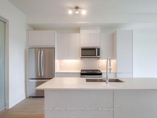 505-495 Logan Ave, Toronto, ON - Indoor Photo Showing Kitchen With Stainless Steel Kitchen With Upgraded Kitchen