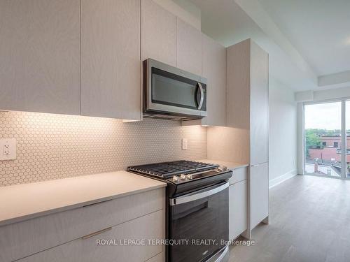 505-495 Logan Ave, Toronto, ON - Indoor Photo Showing Kitchen With Upgraded Kitchen