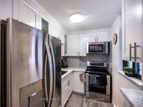 4203-50 Old Kingston Rd, Toronto, ON - Indoor Photo Showing Kitchen