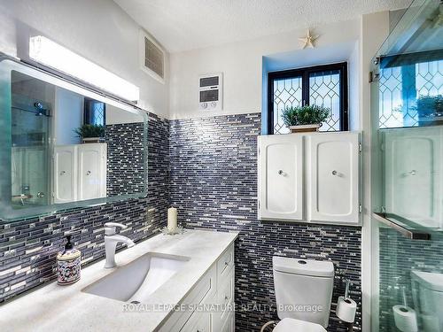 4203-50 Old Kingston Rd, Toronto, ON - Indoor Photo Showing Bathroom