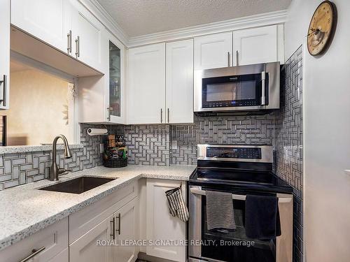 4203-50 Old Kingston Rd, Toronto, ON - Indoor Photo Showing Kitchen