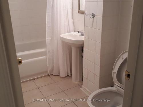 63 Don Head Village Blvd, Richmond Hill, ON - Indoor Photo Showing Bathroom