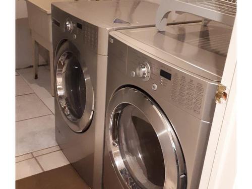 63 Don Head Village Blvd, Richmond Hill, ON - Indoor Photo Showing Laundry Room