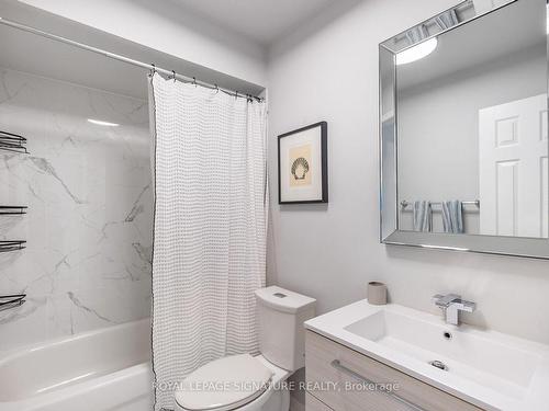 10 Harbourview Cres, Toronto, ON - Indoor Photo Showing Bathroom