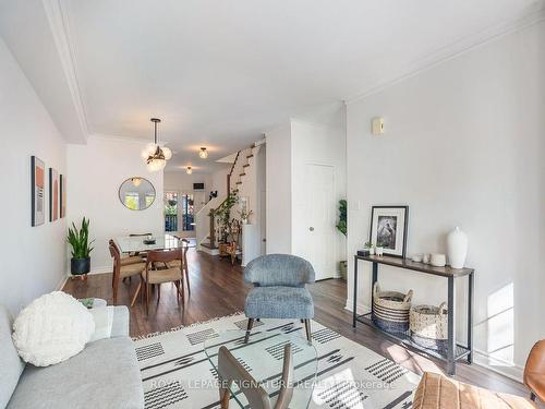 10 Harbourview Cres, Toronto, ON - Indoor Photo Showing Living Room