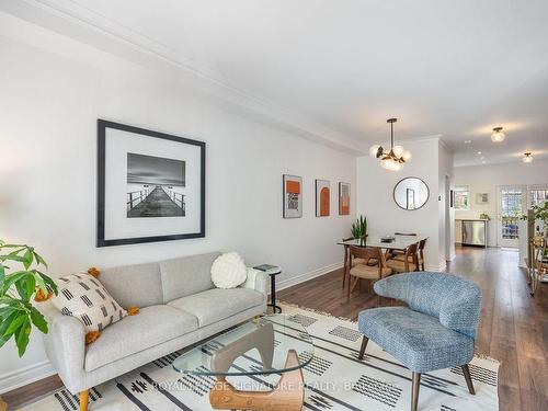 10 Harbourview Cres, Toronto, ON - Indoor Photo Showing Living Room