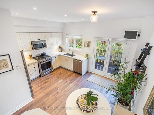 10 Harbourview Cres, Toronto, ON - Indoor Photo Showing Kitchen With Double Sink