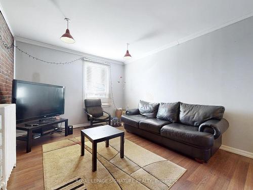 134 Pendrith St, Toronto, ON - Indoor Photo Showing Living Room