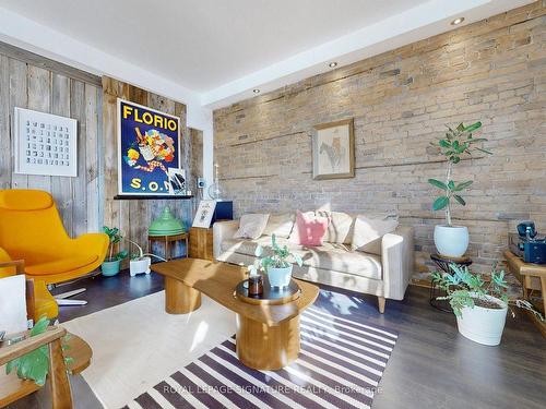 134 Pendrith St, Toronto, ON - Indoor Photo Showing Living Room