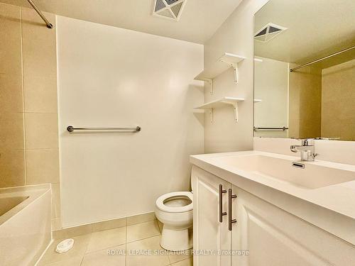 514-3091 Dufferin St, Toronto, ON - Indoor Photo Showing Bathroom