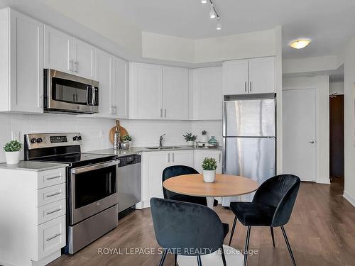 614-550 North Service Rd, Grimsby, ON - Indoor Photo Showing Kitchen With Upgraded Kitchen